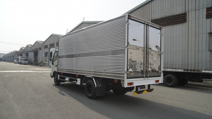 Xe tải Hino XZU720L 3.5 tấn thùng kín inox, trả trước chỉ 100 triệu có xe giao trong ngày.