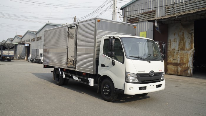 Xe tải Hino XZU720L 3.5 tấn thùng kín inox, trả trước chỉ 100 triệu có xe giao trong ngày.