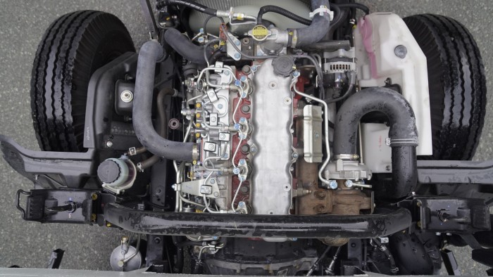 Xe tải Hino XZU720L 3.5 tấn thùng mui bạt, trả trước 100 triệu nhận xe trong ngày