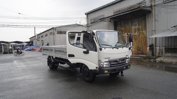 Xe tải Hino XZU720L 3.5 tấn thùng lửng trả trước 100 triệu nhận xe ngay