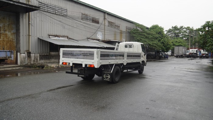 Xe tải Hino XZU720L 3.5 tấn thùng lửng trả trước 100 triệu nhận xe ngay