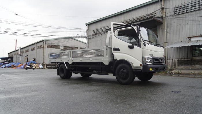 Xe tải Hino XZU720L 3.5 tấn thùng lửng trả trước 100 triệu nhận xe ngay