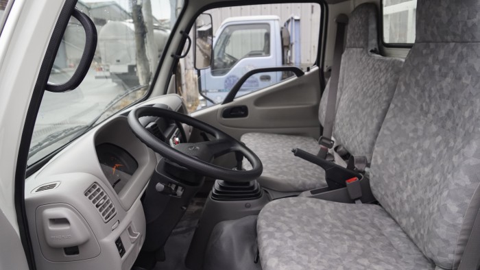 Xe tải Hino XZU720L 3.5 tấn thùng bảo ôn, trả trước 100 triệu là có xe giao ngay