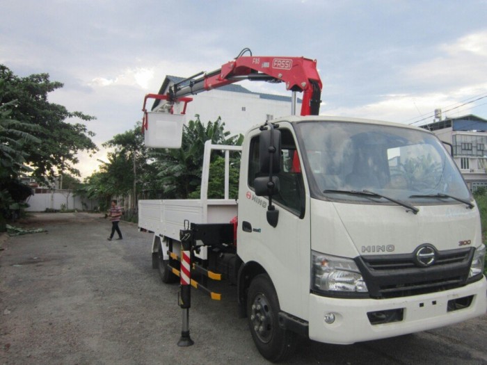 Xe tải Hino XZU720L gắn cẩu Unic V290 3 tấn