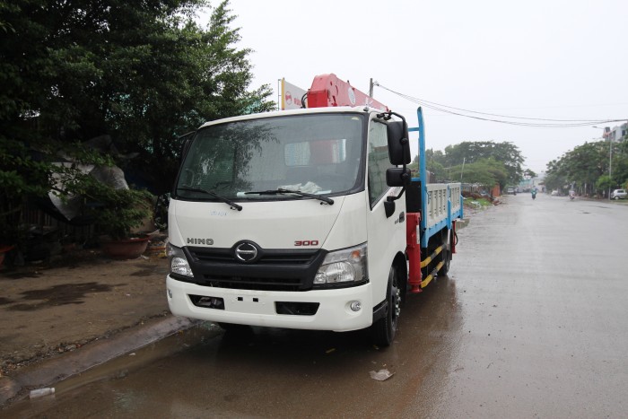 Xe tải Hino XZU720L gắn cẩu Unic V290 3 tấn