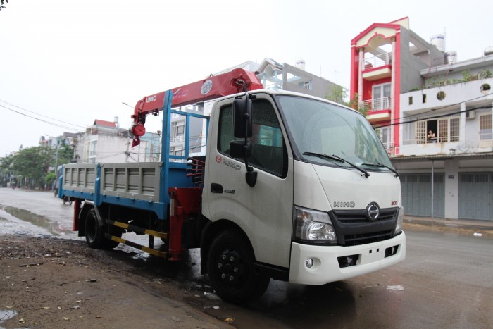 Xe tải Hino XZU720L gắn cẩu Unic V290 3 tấn