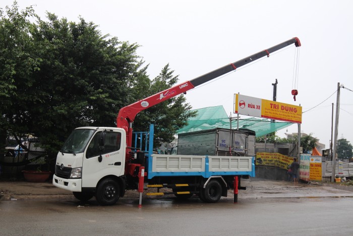 Xe tải Hino XZU720L gắn cẩu Unic V290 3 tấn