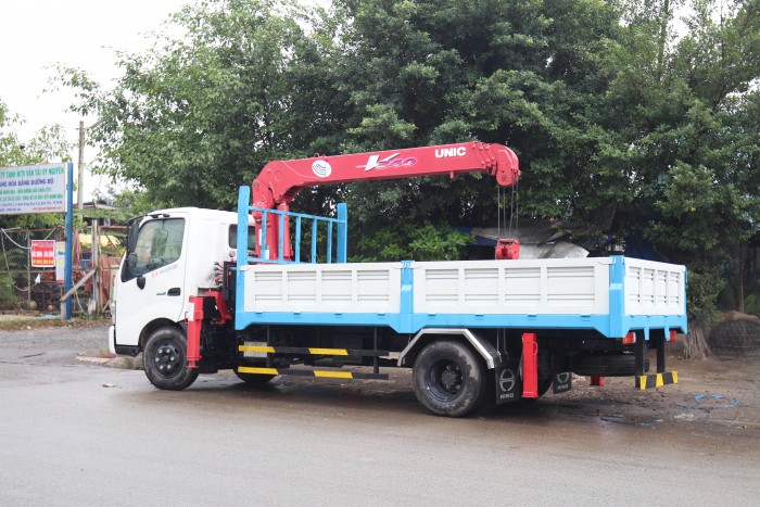 Xe tải Hino XZU720L gắn cẩu Unic V290 3 tấn