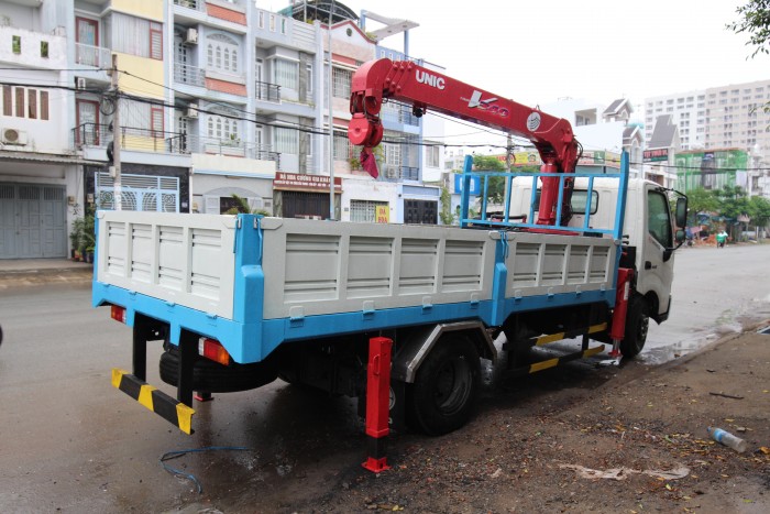 Xe tải Hino XZU720L gắn cẩu Unic V290 3 tấn