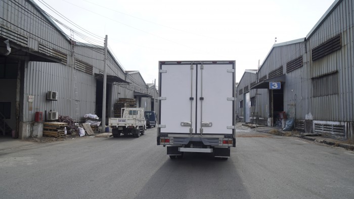 Xe tải Hino XZU720L 3.5 tấn thùng đông lạnh, trả trước 100 triệu lấy xe trong ngày