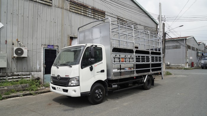 Xe tải Hino XZU720L 3.5 tấn, thùng 2 tầng chuyên chở xe máy