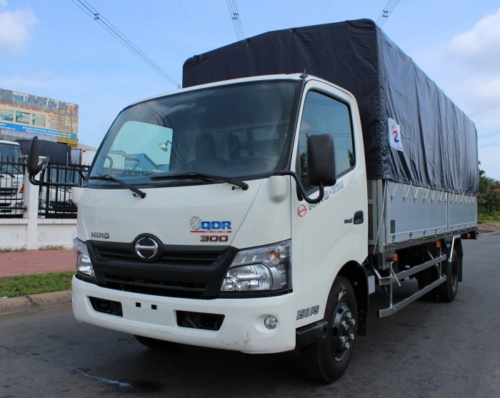 Xe tải Hino XZU730L 5 tấn thùng mui bạt