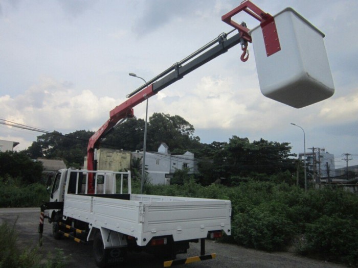 Xe tải Hino XZU730L 5 tấn gắn cẩu UR-V345 3 tấn 5 khúc