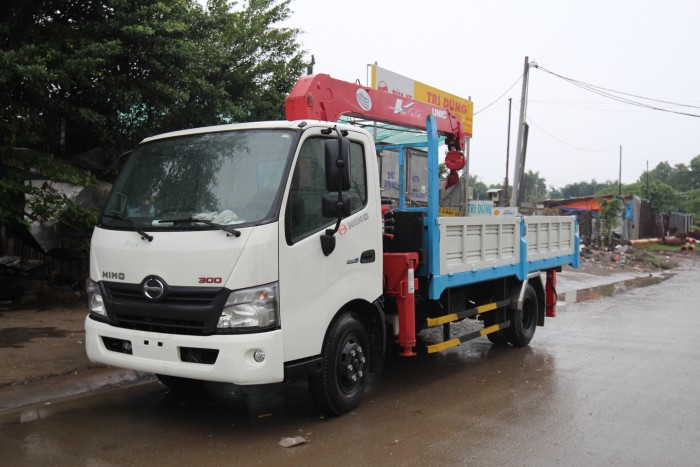 Xe tải Hino XZU730L 5 tấn gắn cẩu UR-V345 3 tấn 5 khúc