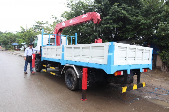 Xe tải Hino XZU730L 5 tấn gắn cẩu UR-V345 3 tấn 5 khúc