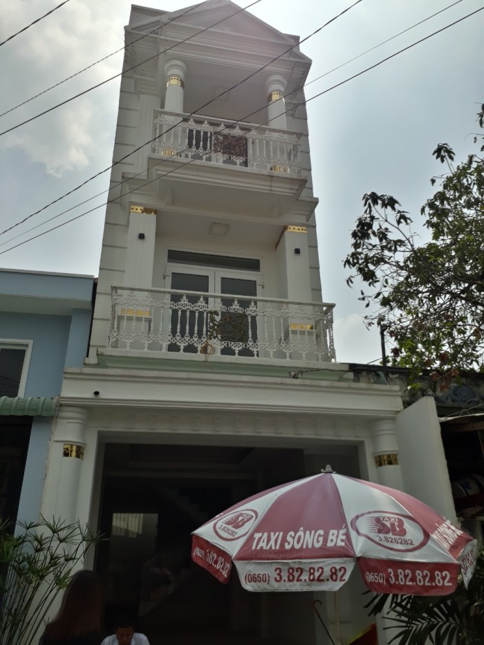 Cần bán nhà Phú Hòa Ngay Becamex Tower Cách QL13 50m. (200m2)