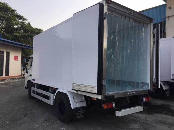 Xe tải Hino XZU650L 1.5 tấn thùng đông lạnh, trả trước 100 triệu giao xe trong ngày