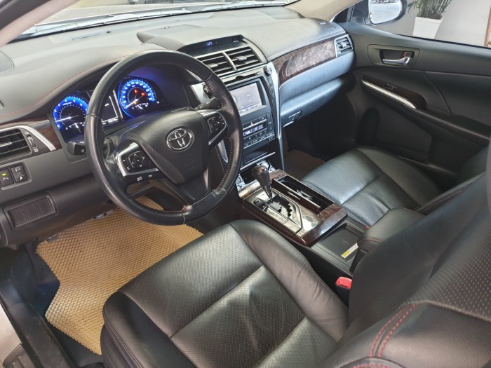 Bán xe Camry 2.5Q sản xuất 2015 màu nâu, chạy 45.000km siêu đẹp