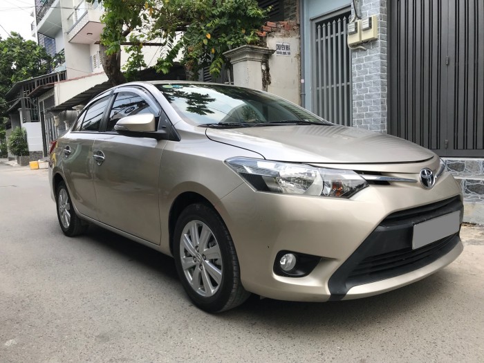 Cần bán xe Vios 2017 màu vàng hoàng kim số sàn xe như mới.