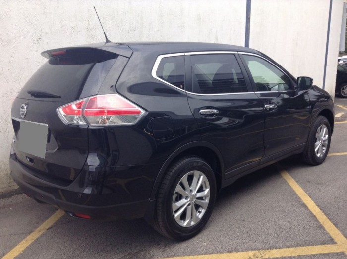 Bán Nissan Xtrail 2017 đk 2018 màu đen xe đi 11 000 km mới tinh.