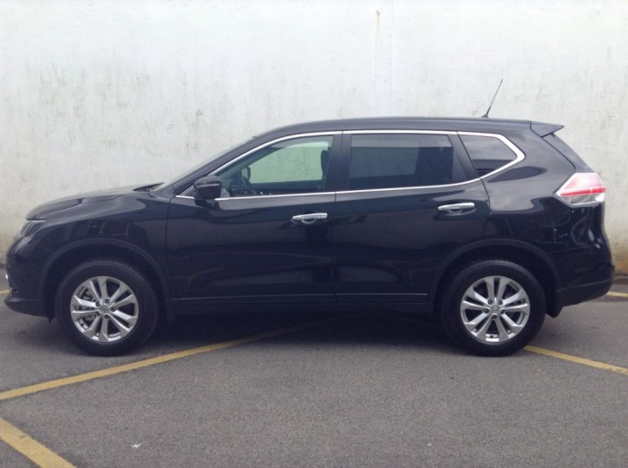 Bán Nissan Xtrail 2017 đk 2018 màu đen xe đi 11 000 km mới tinh.
