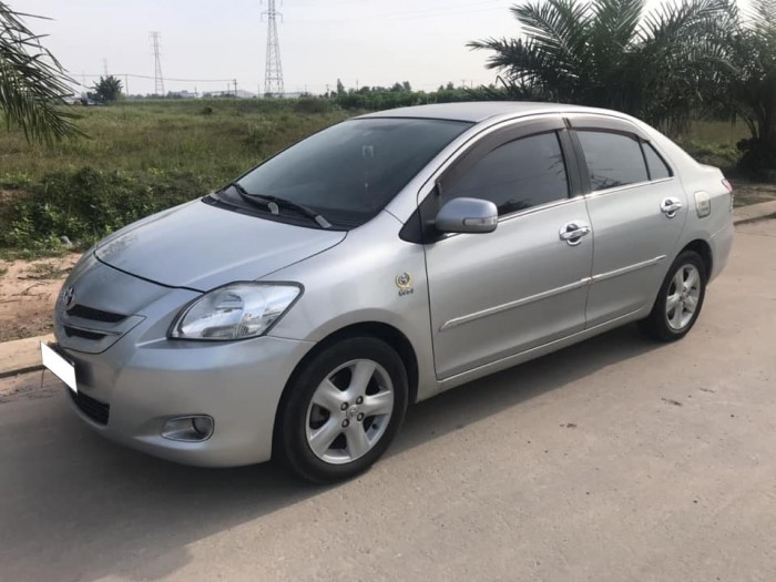 Cần bán gấp Toyota Vios 2008 số tự động. Xe màu bạc