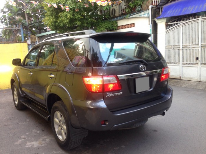Bán nhanh Con xe Fortuner 2011 tự động Xám chì xe cứng đẹp