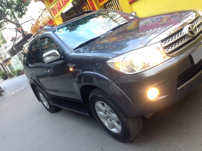 Bán nhanh Con xe Fortuner 2011 tự động Xám chì xe cứng đẹp
