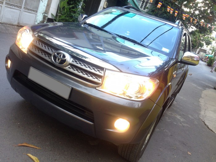 Bán nhanh Con xe Fortuner 2011 tự động Xám chì xe cứng đẹp