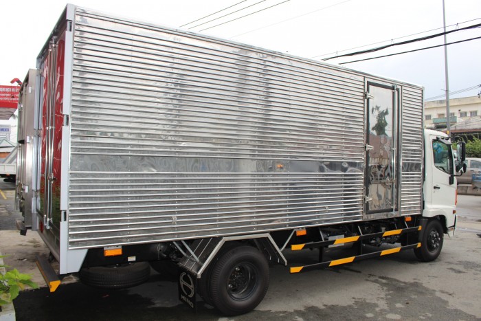 Xe tải Hino FC 6.4 thùng kín inox, trả trước 100 triệu giao xe ngay