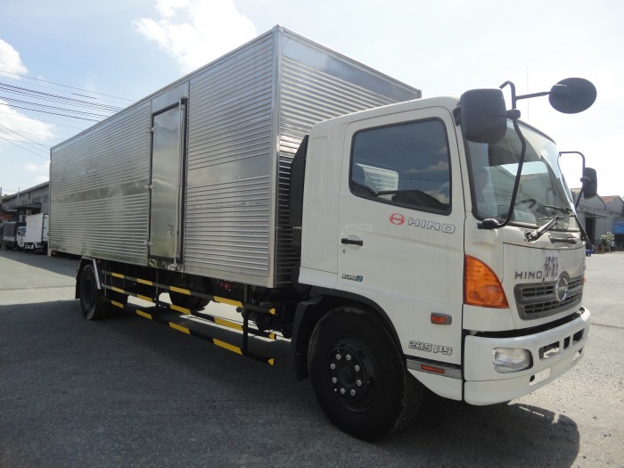 Xe tải Hino FC 6.4 thùng kín inox, trả trước 100 triệu giao xe ngay
