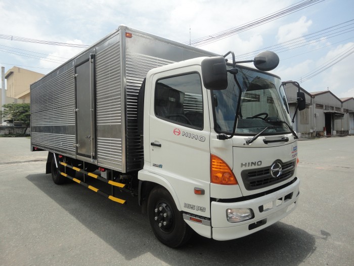 Xe tải Hino FC 6.4 thùng kín inox, trả trước 100 triệu giao xe ngay
