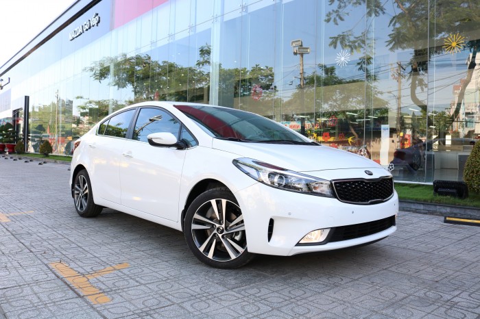 Bán Kia Cerato 2018 mới 100%, Xe giao ngay, đủ màu