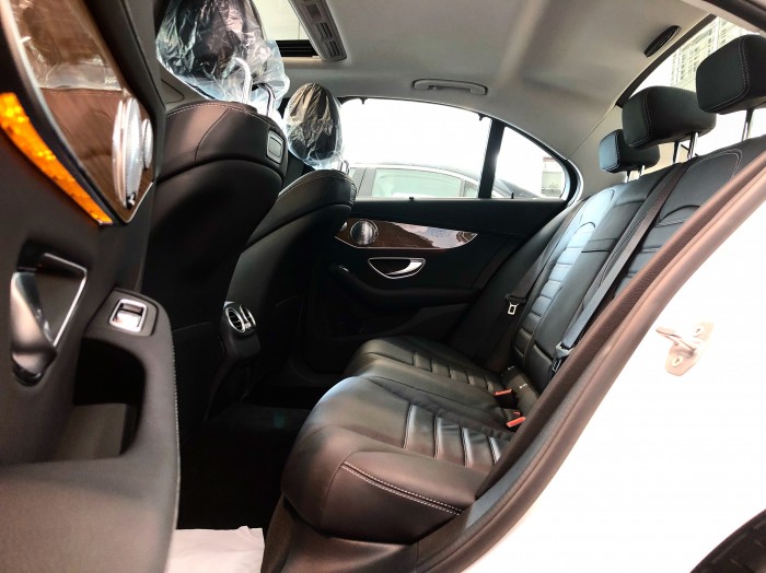 Chính chủ cần bán xe Mercedes C250 2018 màu Trắng đã qua sử dụng