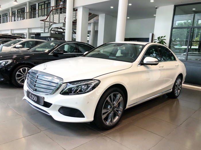 Chính chủ cần bán xe Mercedes C250 2018 màu Trắng đã qua sử dụng