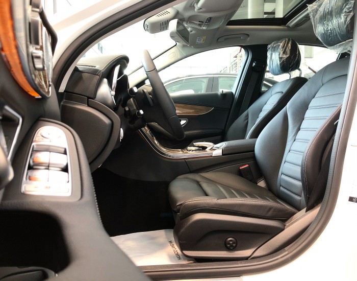 Chính chủ cần bán xe Mercedes C250 2018 màu Trắng đã qua sử dụng