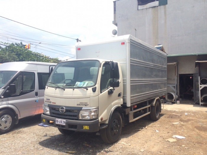 Xe tải Hino Dutro WU342L thùng kín inox 4.2 tấn, trả trước 100 triệu giao xe ngay