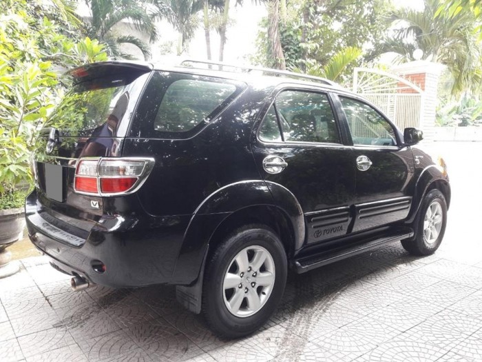 Bán em Fortuner 2011 máy xăng màu đen xe đẹp long lanh