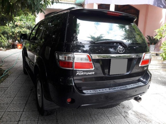 Bán em Fortuner 2011 máy xăng màu đen xe đẹp long lanh