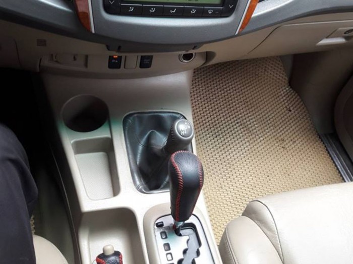Bán em Fortuner 2011 máy xăng màu đen xe đẹp long lanh