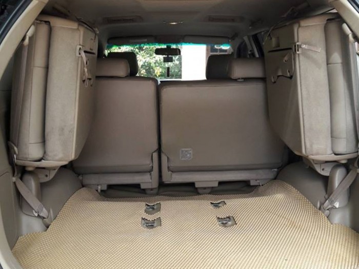 Bán em Fortuner 2011 máy xăng màu đen xe đẹp long lanh