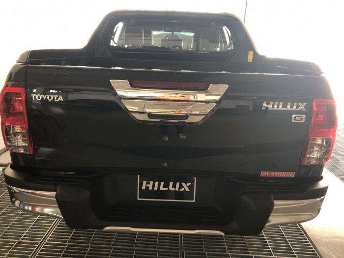 Toyota bán tải hilux 2.8 at (4x4) màu đen 2019 mới