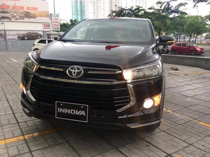 Toyota innova 2.0 ventuner số tự động màu đen mới 100%