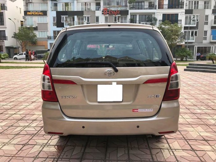 Cần bán gấp Toyota Innova 2015 số sàn.Xe màu vàng cát