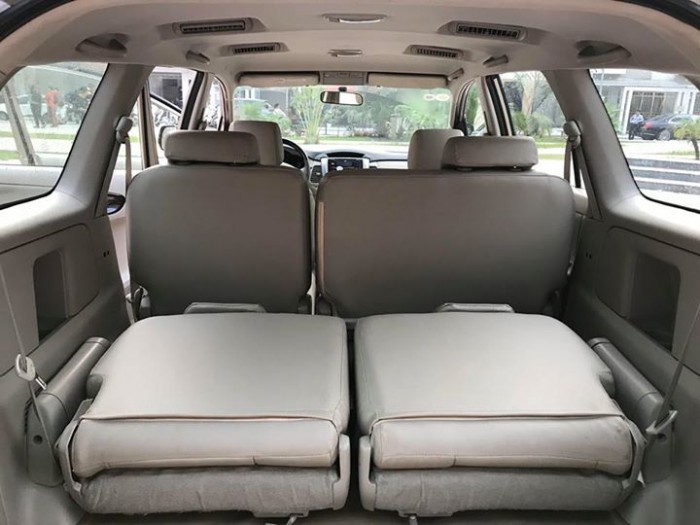 Cần bán gấp Toyota Innova 2015 số sàn.Xe màu vàng cát
