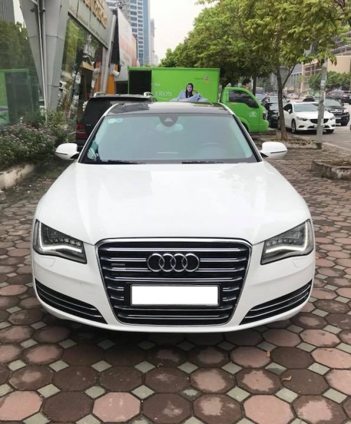 Bán xe Audi A8L 2011 màu trắng nhập khẩu một chủ đi hơn 8 vạn km