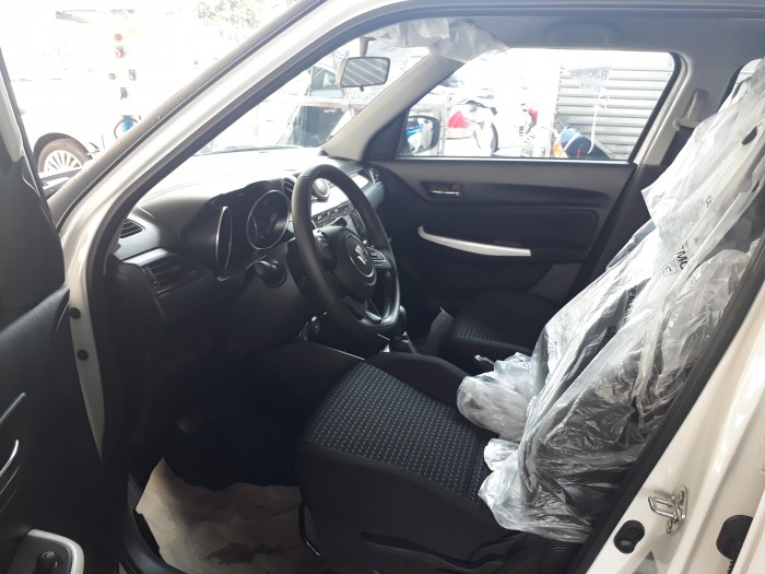 Suzuki New Swift phiên bản GLX 2018 màu trắng