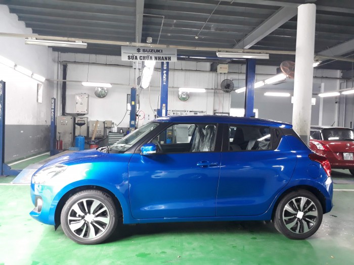 Suzuki New Swift 2018 phiên bản GLX màu xanh