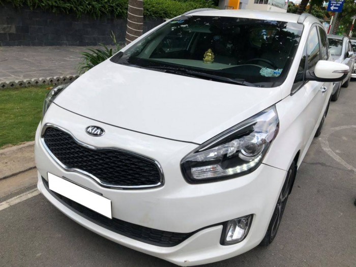 Tôi cần bán gấp xe Kia Rondo 2016 tự động màu trắng