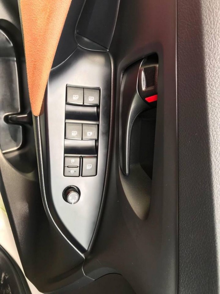 bán xe Innova 2017 số sàn màu trắng